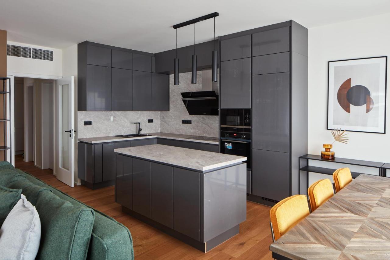 Prague Days - Designer Apts - Garage - Terrace - Easy City Access Bagian luar foto