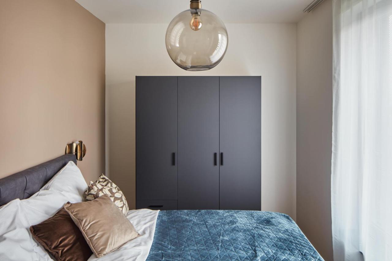 Prague Days - Designer Apts - Garage - Terrace - Easy City Access Bagian luar foto